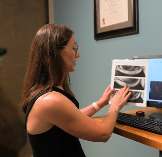 doctor-explain-dry-eye